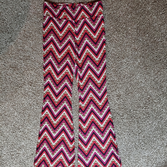 No Boundaries Lounge Pants - Picture 2 of 4